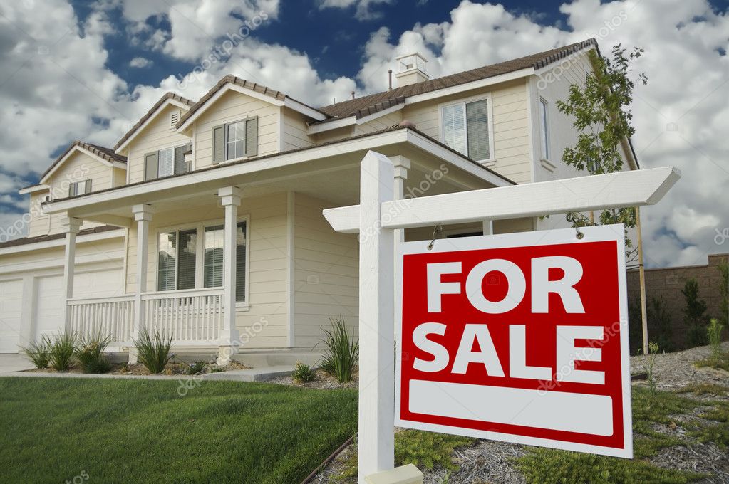 For Sale Real Estate Sign In Front Of New House Stock Photo - Download  Image Now - For Sale Sign, House, Selling - iStock