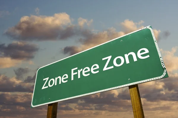 Zona Free Zone sinal de estrada verde — Fotografia de Stock