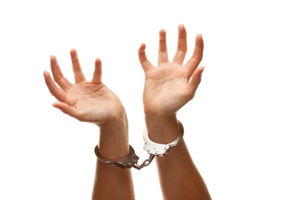 В наручниках дівчина відчайдушно піднімає руки — стокове фото
