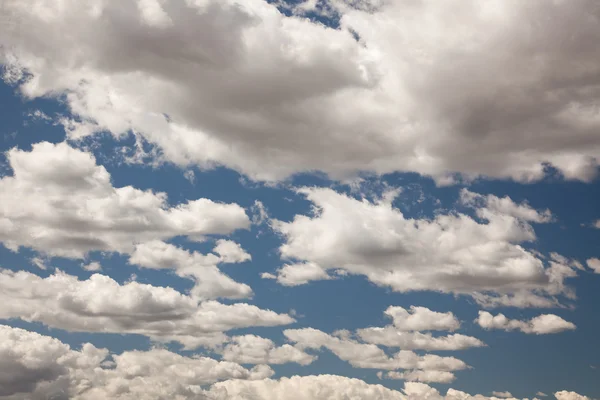 Céu bonito e nuvens — Fotografia de Stock