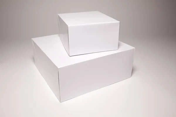 그라데이션에 고립 된 빈 흰색 상자 — 스톡 사진