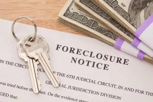 House Keys, Money and Foreclosure Notice — Stock Photo, Image
