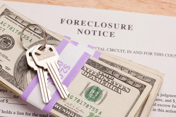 House Keys, Money and Foreclosure Notice — Stock Photo, Image