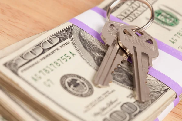 House Keys on Stack of Money — Stock Photo, Image