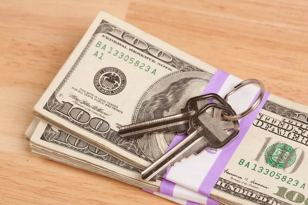 House Keys on Stack of Money — Stock Photo, Image