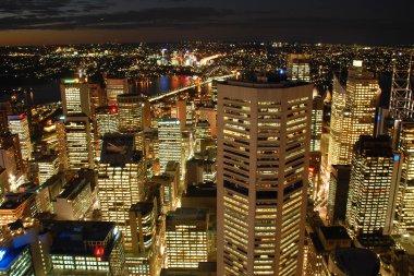 gece sydney harbour bridge ile manzarası