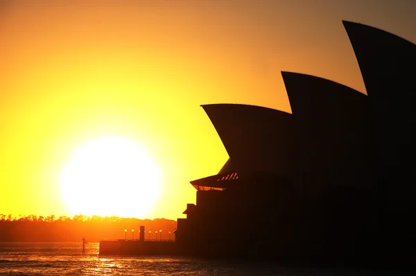 Operahuset vid soluppgången — Stockfoto