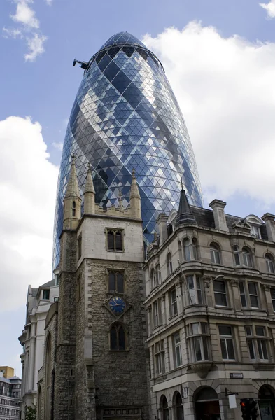 在伦敦的小黄瓜摩天大楼 — 图库照片