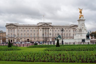 Buckingham Sarayı ve bahçeleri