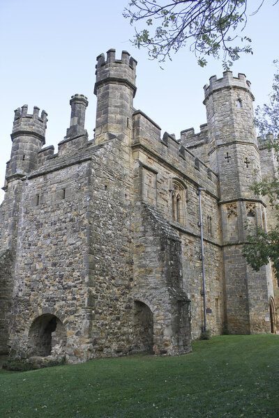 Средневековый замок
