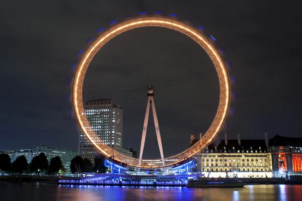 Londýnské oko, v noci osvětlené — Stock fotografie