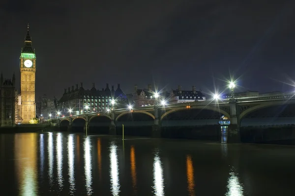 Big ben och westminster bron på natten — Stockfoto