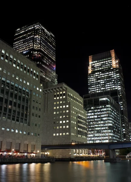 Canary Wharf skyscrapers in London at night — Stock Photo, Image