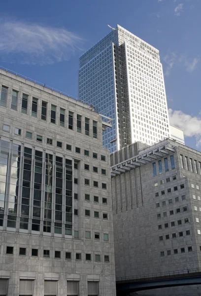 Κάναρι Γουάρφ ουρανοξύστες στο Λονδίνο — Φωτογραφία Αρχείου