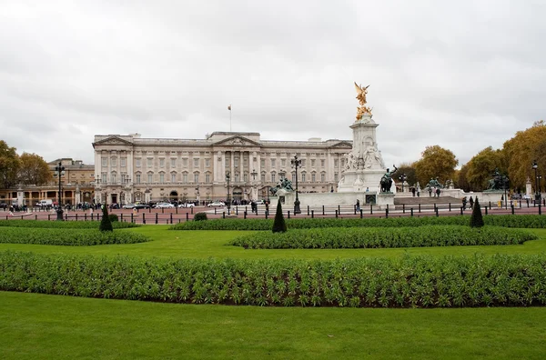 Palast und Gärten in Buckingham — Stockfoto