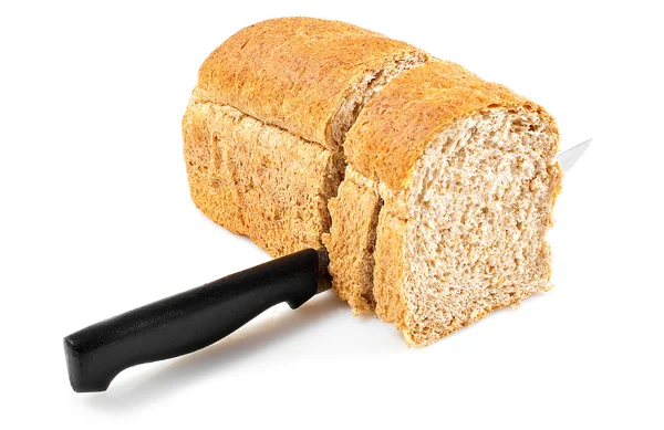 Cuchillo que corta pan integral — Foto de Stock