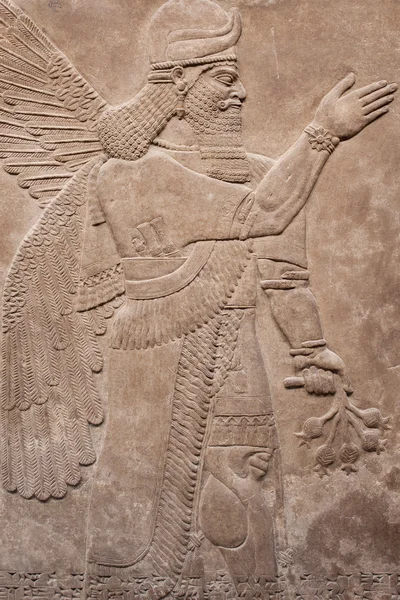 Oude Assyrische gevleugelde god — Stockfoto