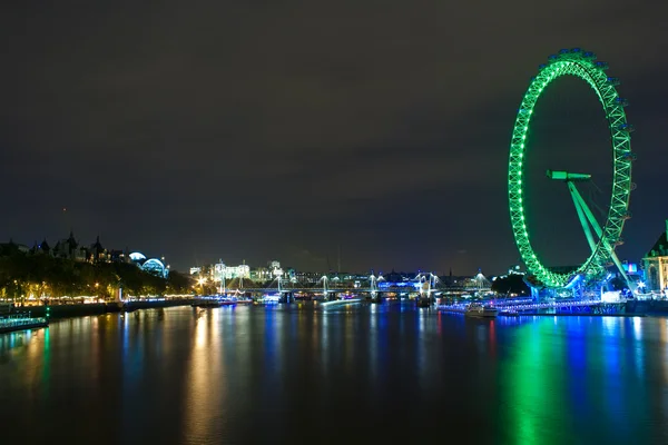 Natt syn på london eye — Stockfoto