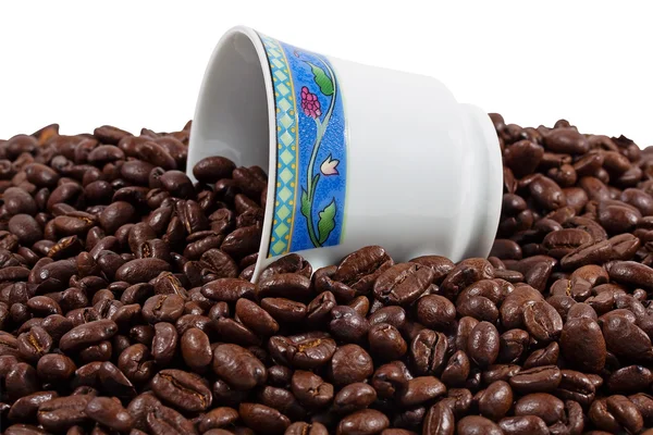 Copo e grãos de café torrados frescos — Fotografia de Stock