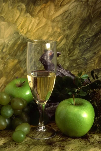 Λευκό κρασί και φρούτα πολυ — Φωτογραφία Αρχείου