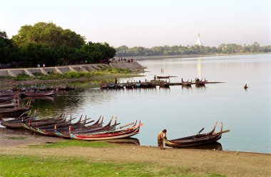 mandalay, yakındaki amarapura Köprüsü'nden myanm görüntüleyin.