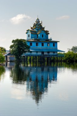 tipik ev tonle sap, battambang, camb