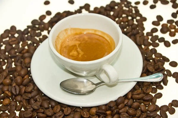 Espresso de café avec grains de café . — Photo