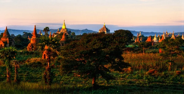 Bagan la apus de soare, Myanmar . — Fotografie, imagine de stoc