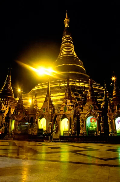 Shwedagon 帕亚，仰光缅甸. — 图库照片