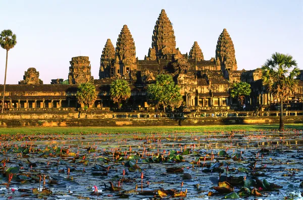 Angkor Wat o zachodzie słońca, Kambodża. — Zdjęcie stockowe
