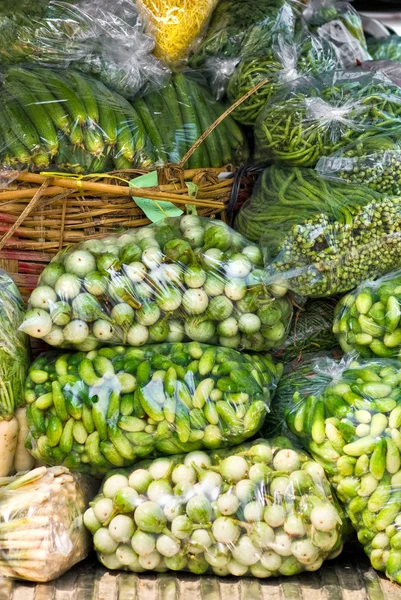 Frisches Gemüse auf einem Markt, Bangkok. — Stockfoto