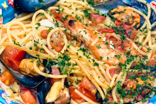Spaghetti med fisk og skaldyr - Stock-foto