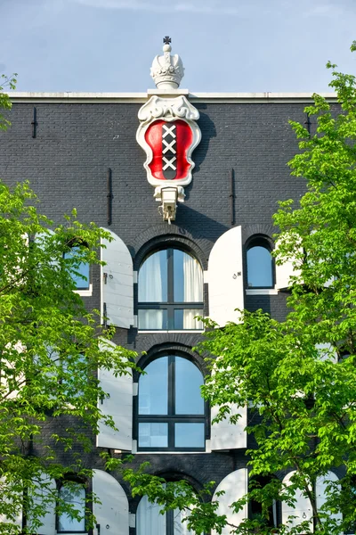 Znak z Amsterdamu v paláci, — Stock fotografie