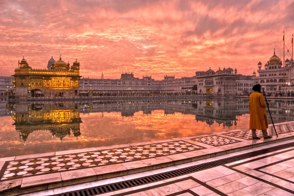 Gyllene templet i solnedgången, amritsar, punjab, ind — Stockfoto