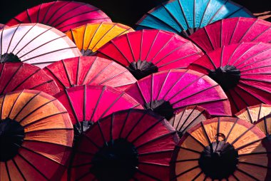 şemsiye tipik bir pazarda, laos.