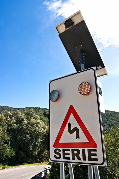 Solar Powered sinal de rua . — Fotografia de Stock