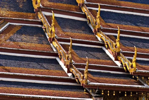 Roof of Wat Phra Kaeo Temple, bangkok, Thailand — Stock Photo, Image