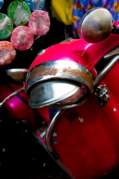 Antiguo moto italiana en Bangkok . — Foto de Stock