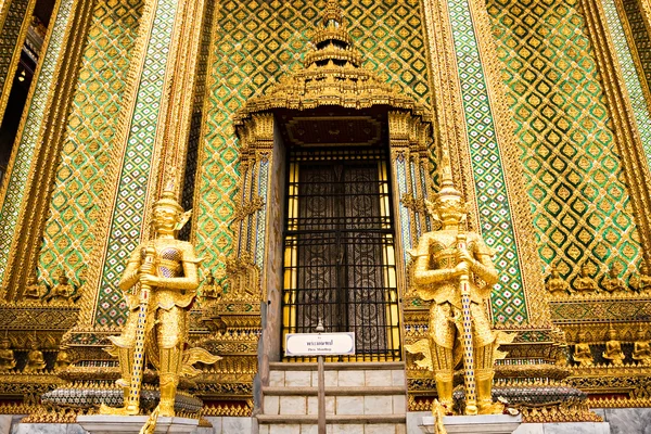 Wat Phra Kaeo Temple, Bangkok, Tailândia . — Fotografia de Stock