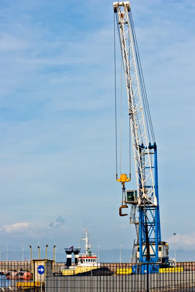 Crane in Piombino, Italy. — Stock Photo, Image