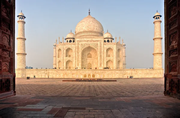 Taj mahal al amanecer, Agra, India . — Foto de Stock