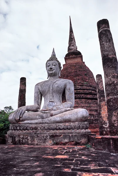 Buddha v historickém parku sukhothai, Thajsko — Stock fotografie