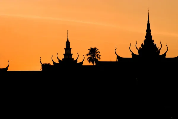 Silhouet van Koninklijke palae, pnom penh, Cambodja. — Stockfoto