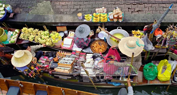 Drijvende markt, damnon saduak, thailand. — Stockfoto