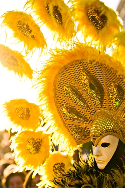 Κίτρινος ήλιος μάσκα — Φωτογραφία Αρχείου
