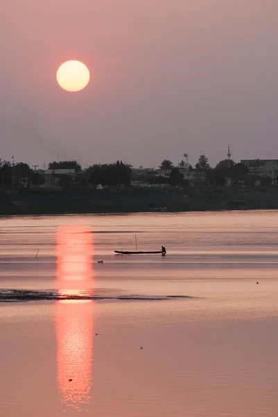 Západ slunce na řece mekong, vientiaine, laos. — Stock fotografie