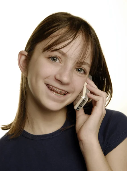 Młoda dziewczyna rozmowy na telefon komórkowy — Zdjęcie stockowe