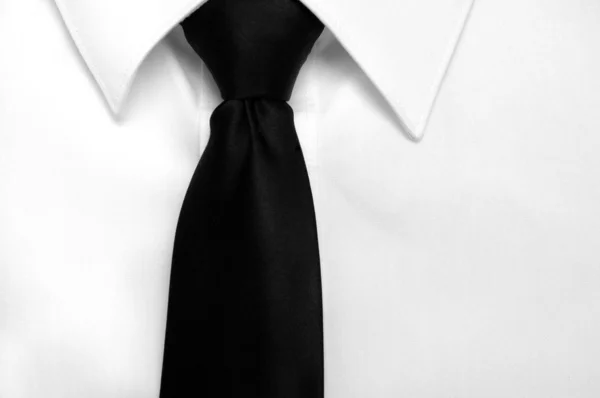 Abito camicia nera cravatta — Foto Stock