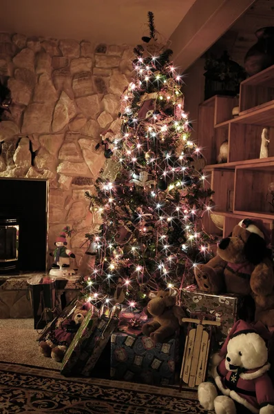 Julgran i hem — Stockfoto