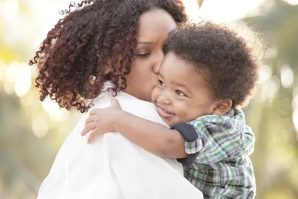 Kärleksfull mor och son — Stockfoto